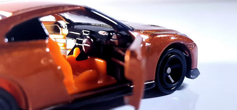 Illustration for article titled More of the orange Nissan..